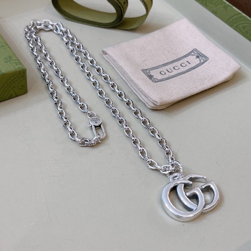 G*u*i necklaces